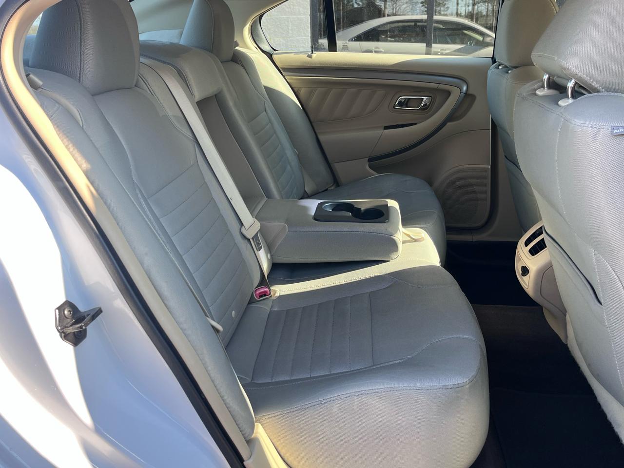 Ford Taurus 4dr Sdn SE FWD 2015