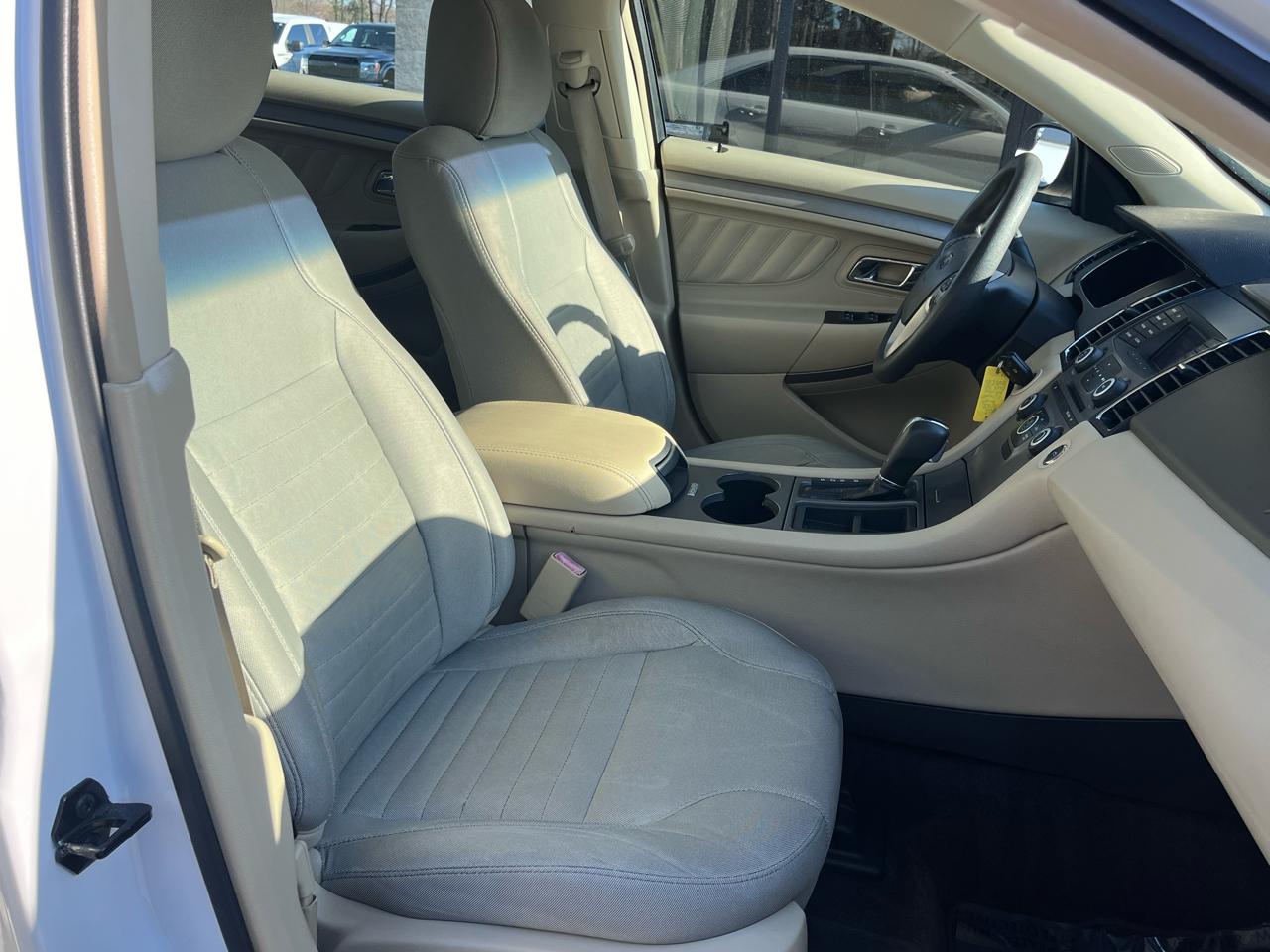 Ford Taurus 4dr Sdn SE FWD 2015