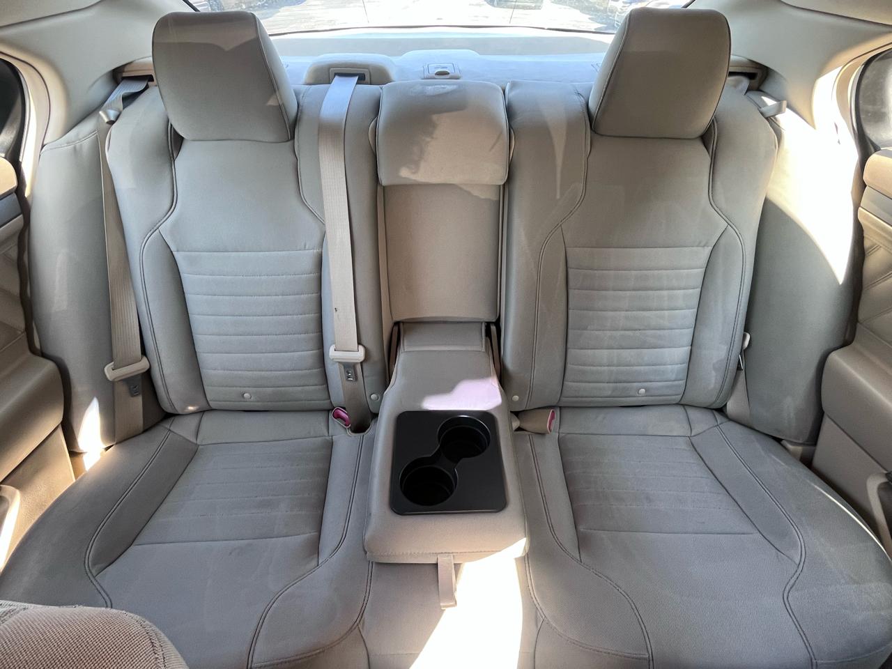 Ford Taurus 4dr Sdn SE FWD 2015