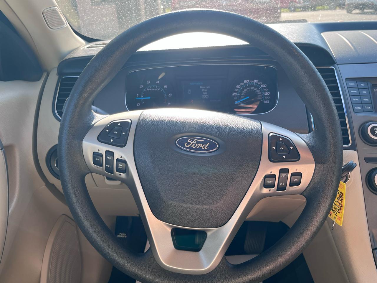 Ford Taurus 4dr Sdn SE FWD 2015