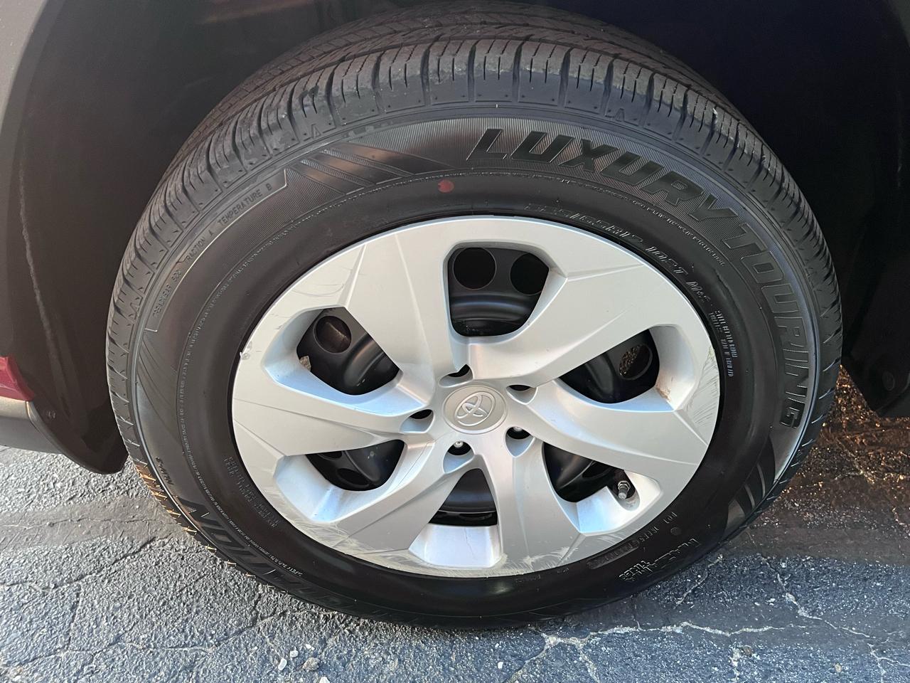 Toyota RAV4 LE AWD 2019