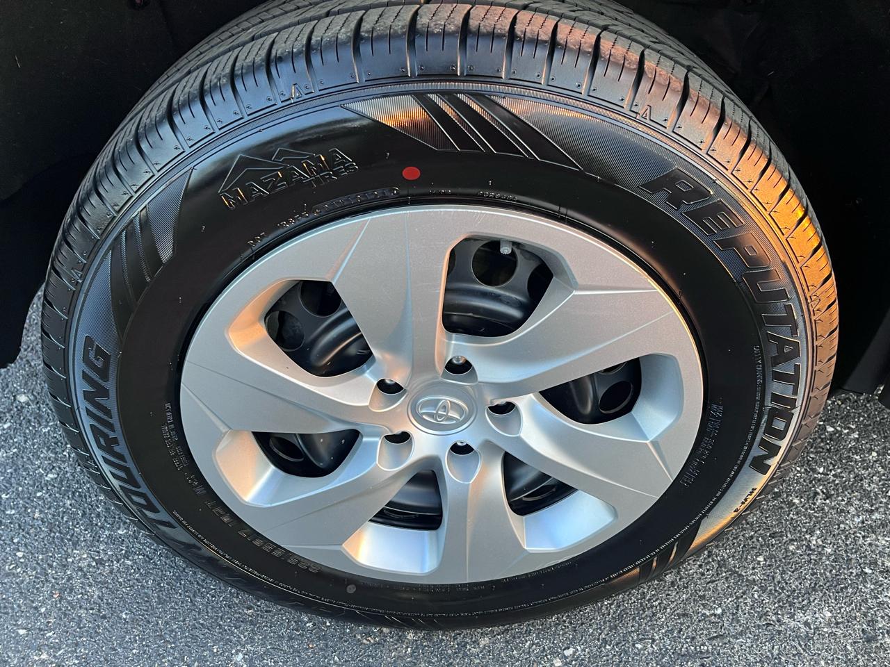 Toyota RAV4 LE AWD 2019