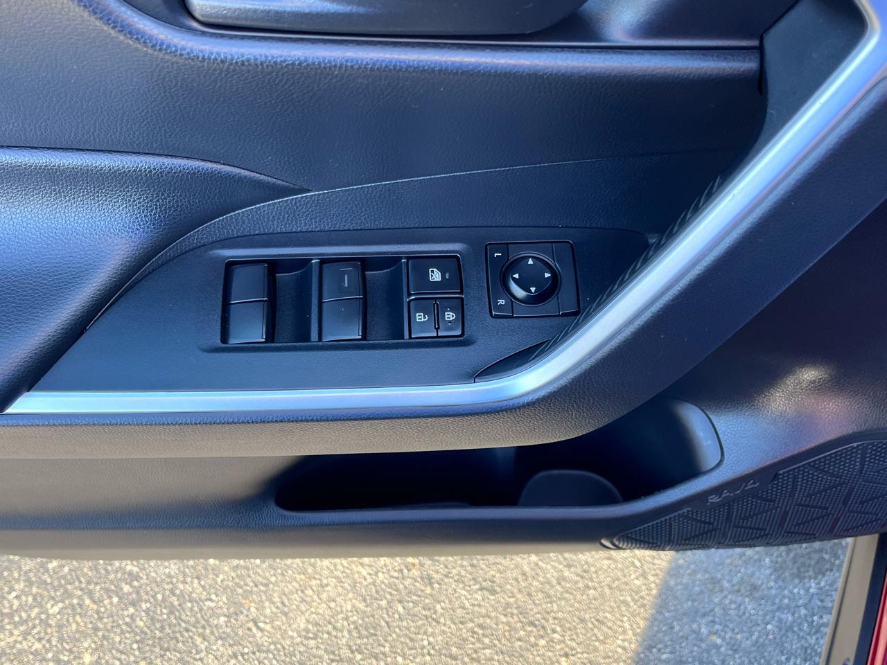 Toyota RAV4 LE AWD 2019