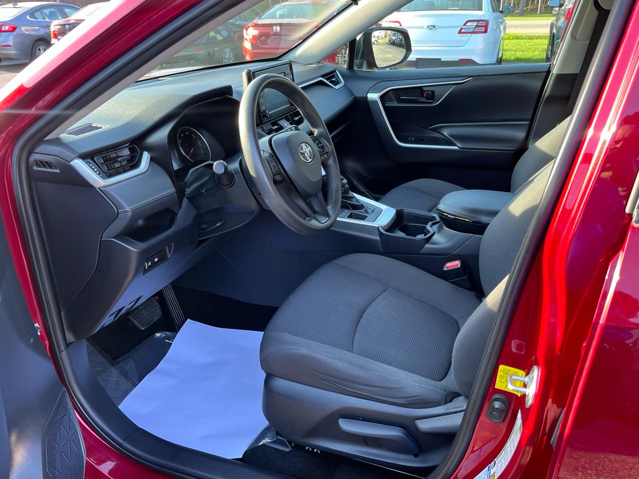 Toyota RAV4 LE AWD 2019