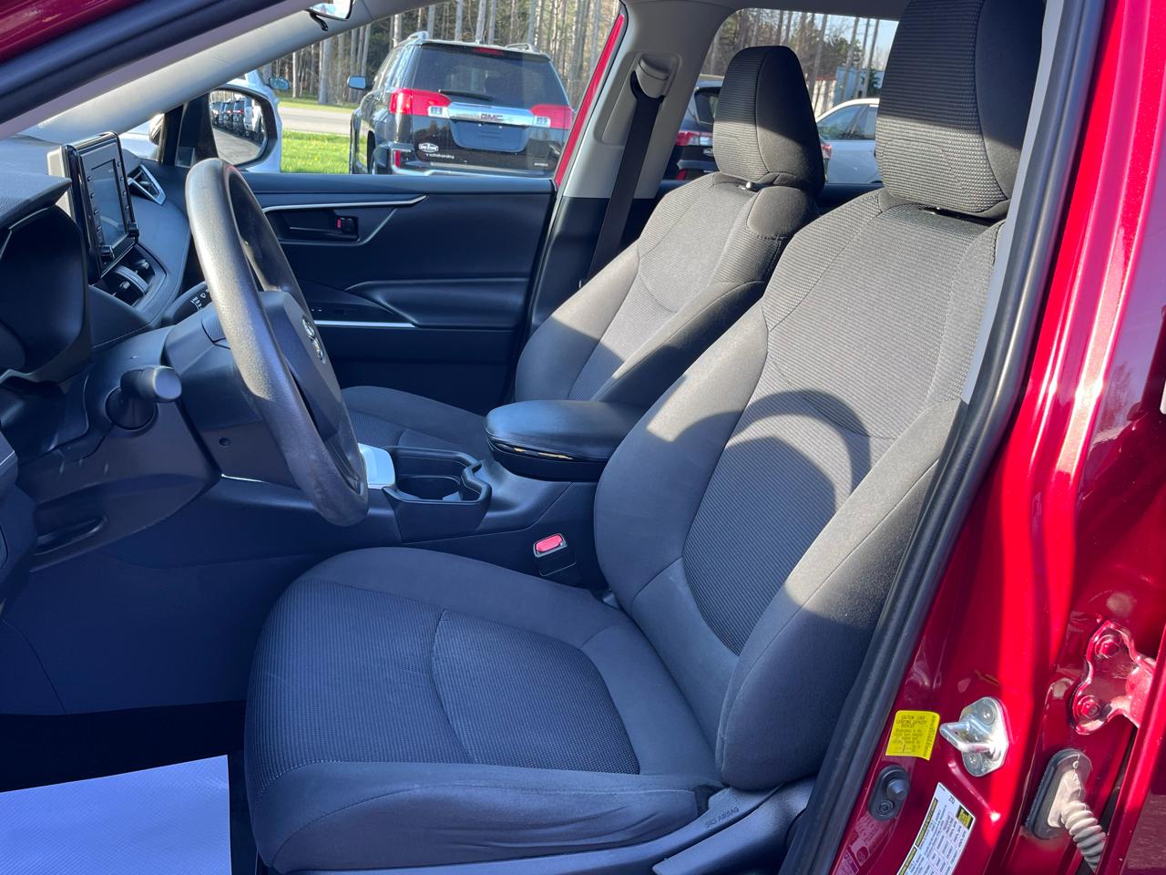 Toyota RAV4 LE AWD 2019