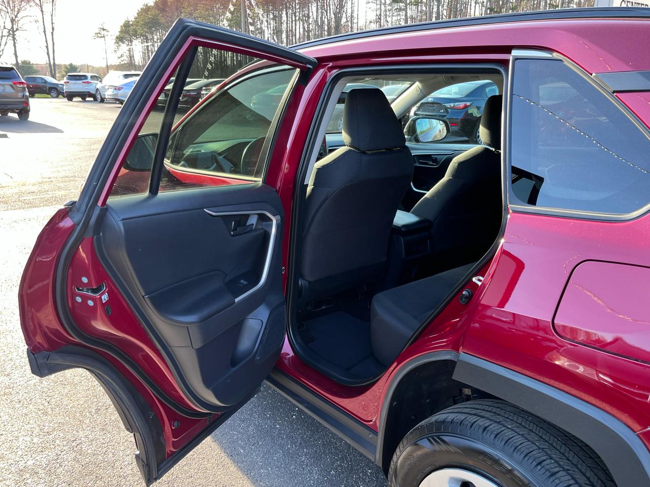 Toyota RAV4 LE AWD 2019