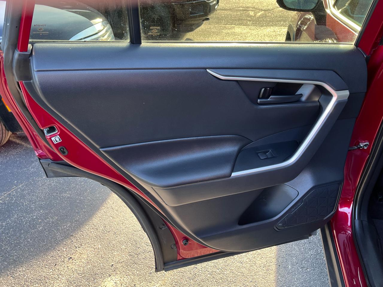 Toyota RAV4 LE AWD 2019