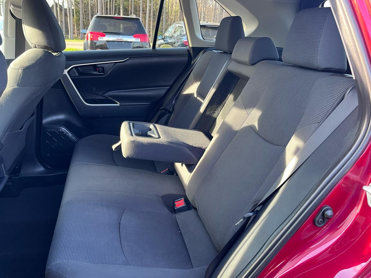 Toyota RAV4 LE AWD 2019