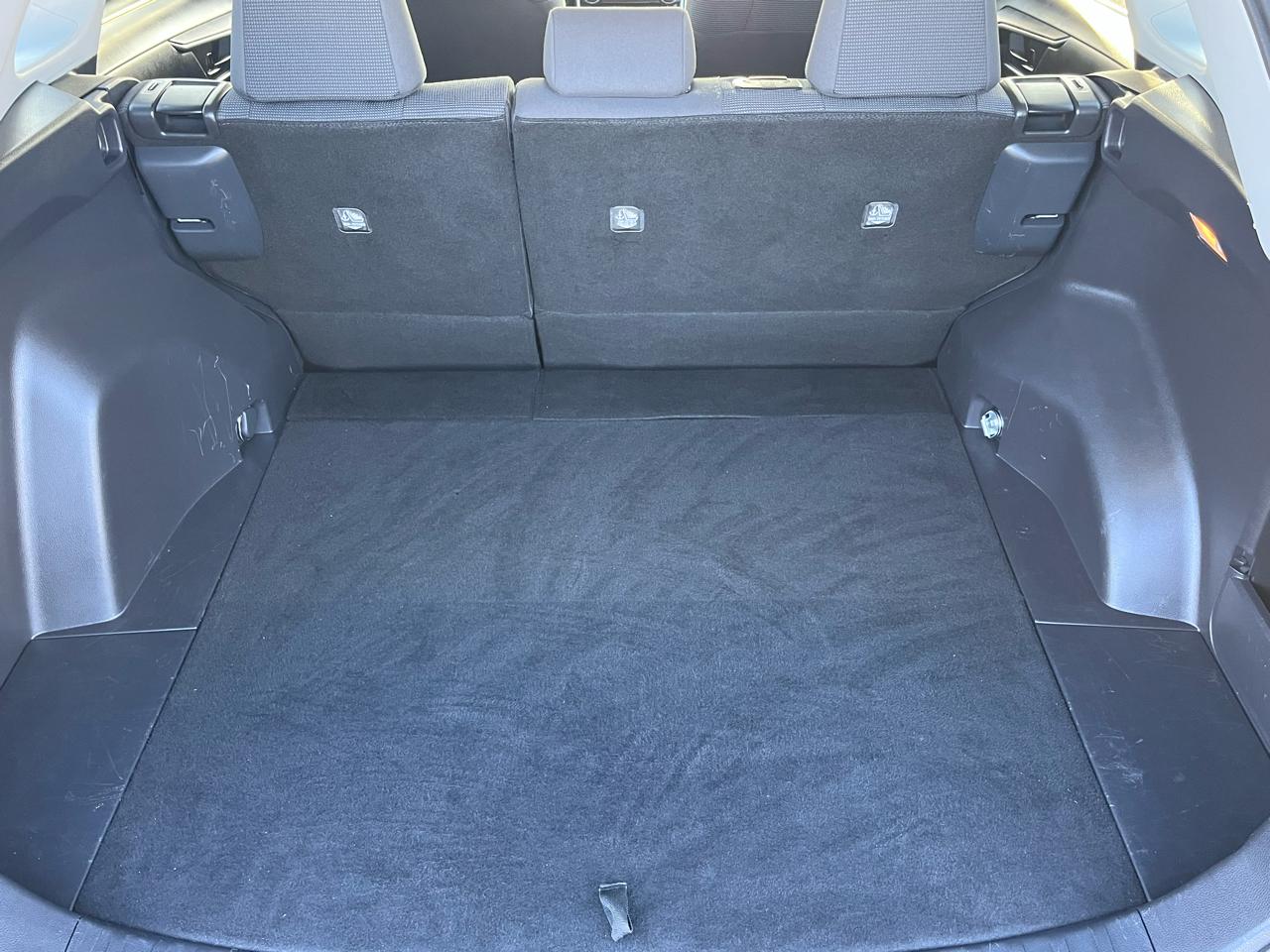 Toyota RAV4 LE AWD 2019