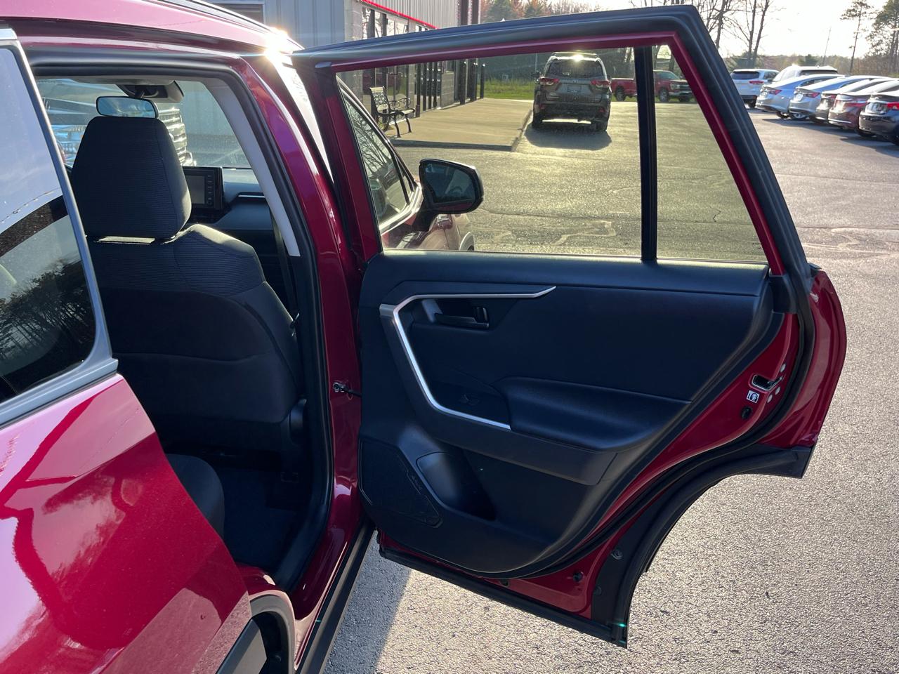 Toyota RAV4 LE AWD 2019