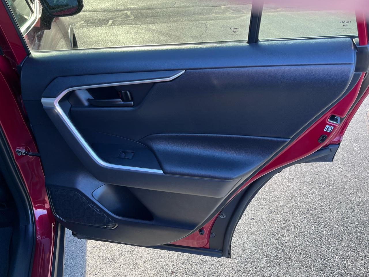 Toyota RAV4 LE AWD 2019