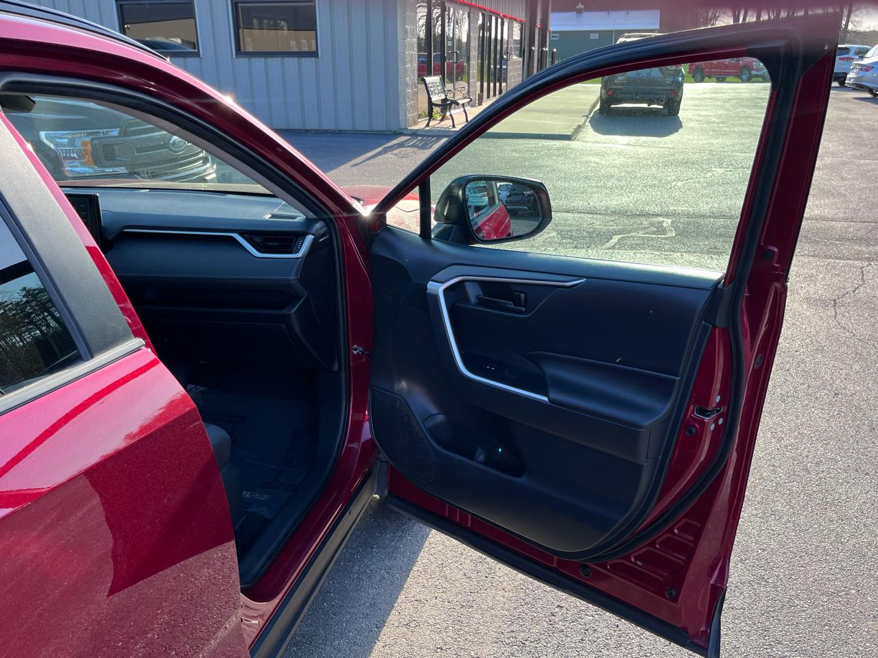 Toyota RAV4 LE AWD 2019