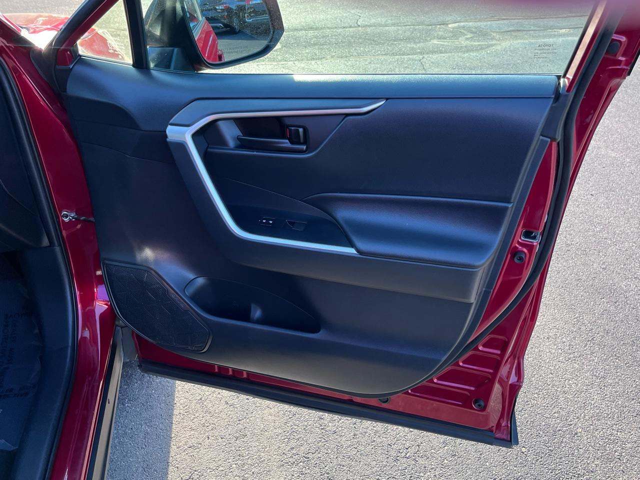 Toyota RAV4 LE AWD 2019