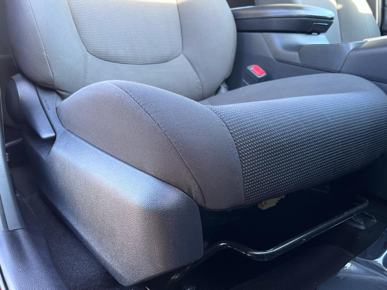 Toyota RAV4 LE AWD 2019