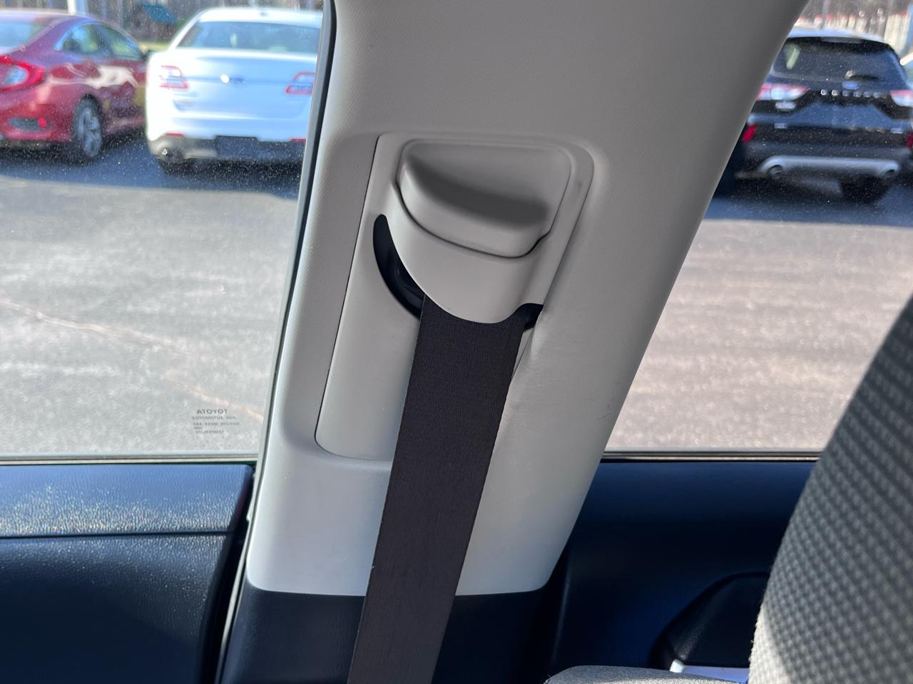 Toyota RAV4 LE AWD 2019