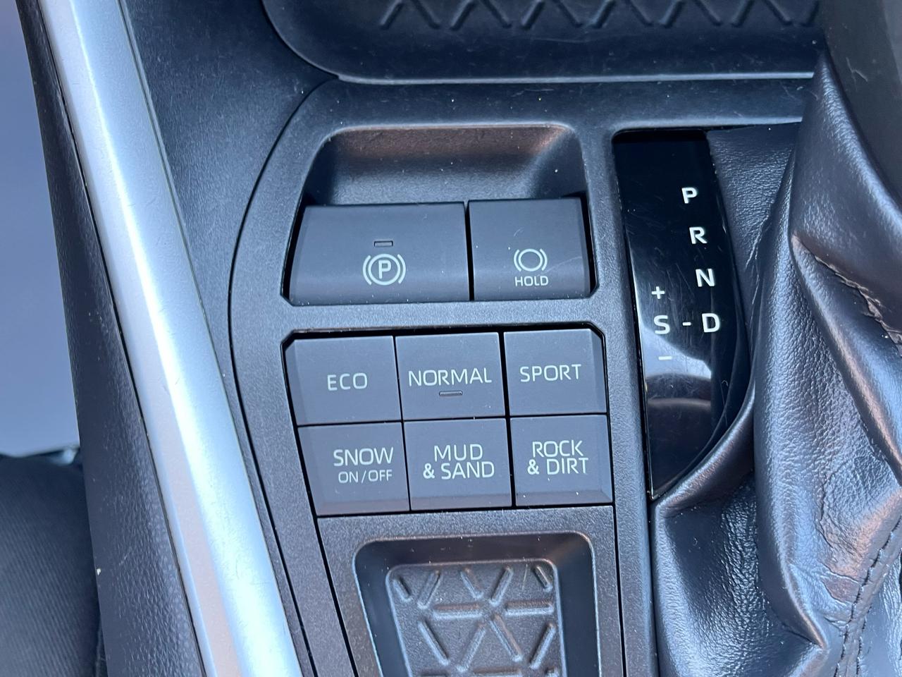 Toyota RAV4 LE AWD 2019