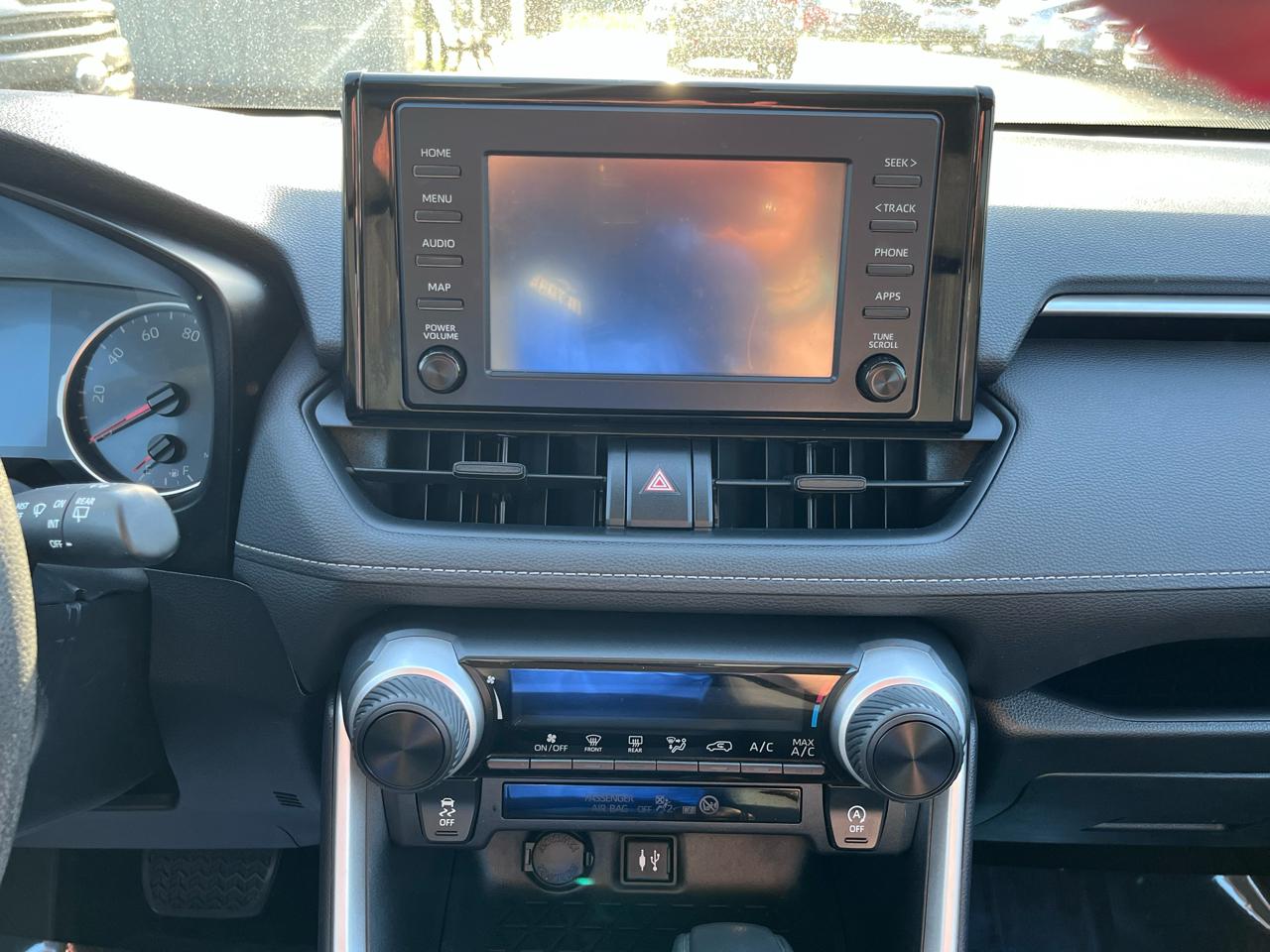 Toyota RAV4 LE AWD 2019