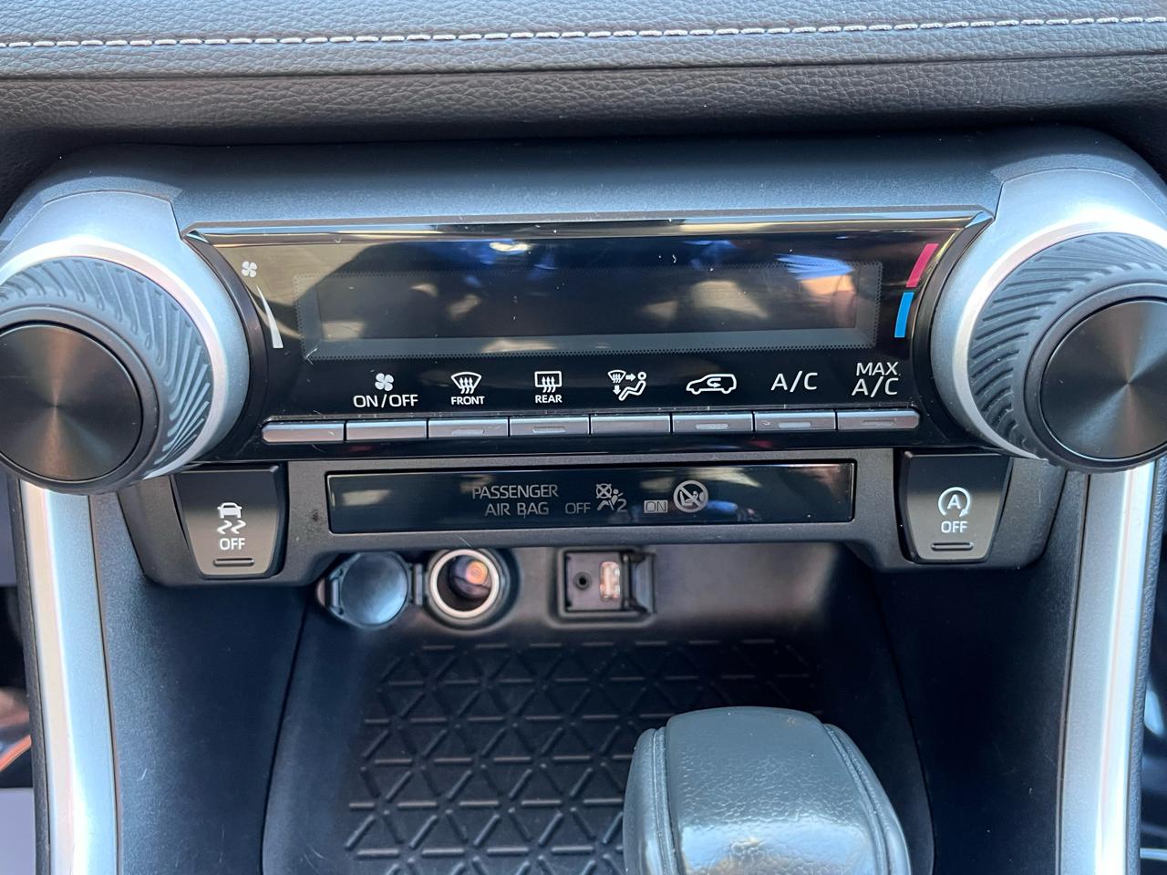 Toyota RAV4 LE AWD 2019