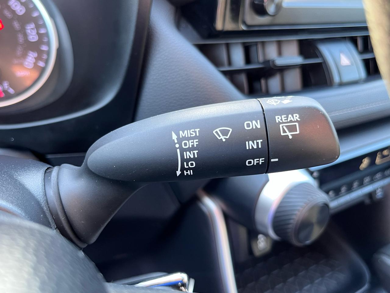 Toyota RAV4 LE AWD 2019