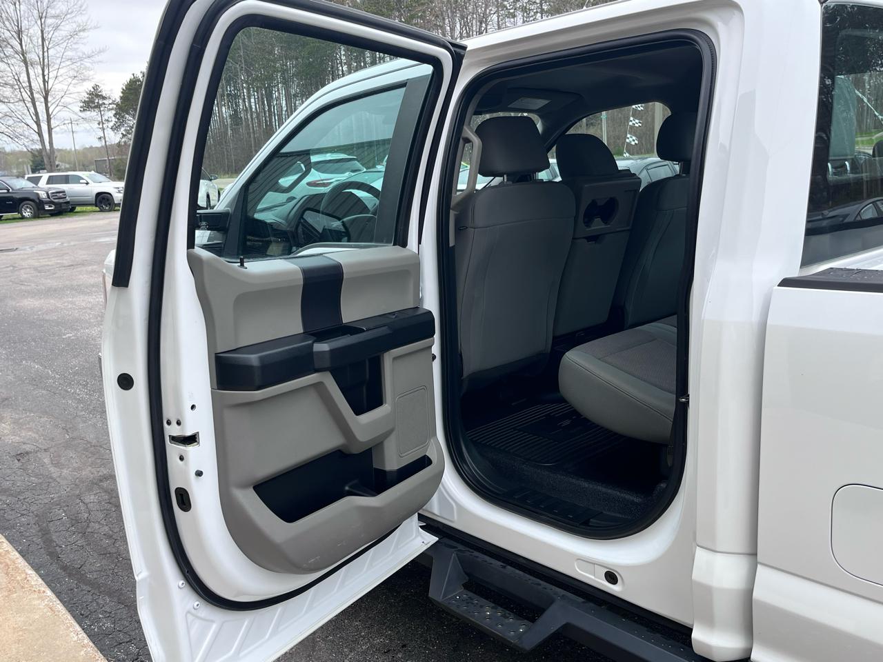 Ford Super Duty F-250 SRW XL 4WD Crew Cab 6.75' Box 2017