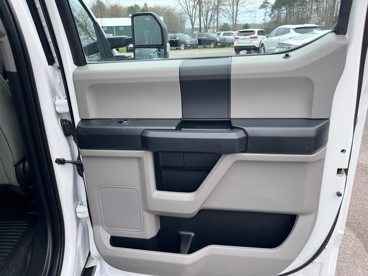 Ford Super Duty F-250 SRW XL 4WD Crew Cab 6.75' Box 2017