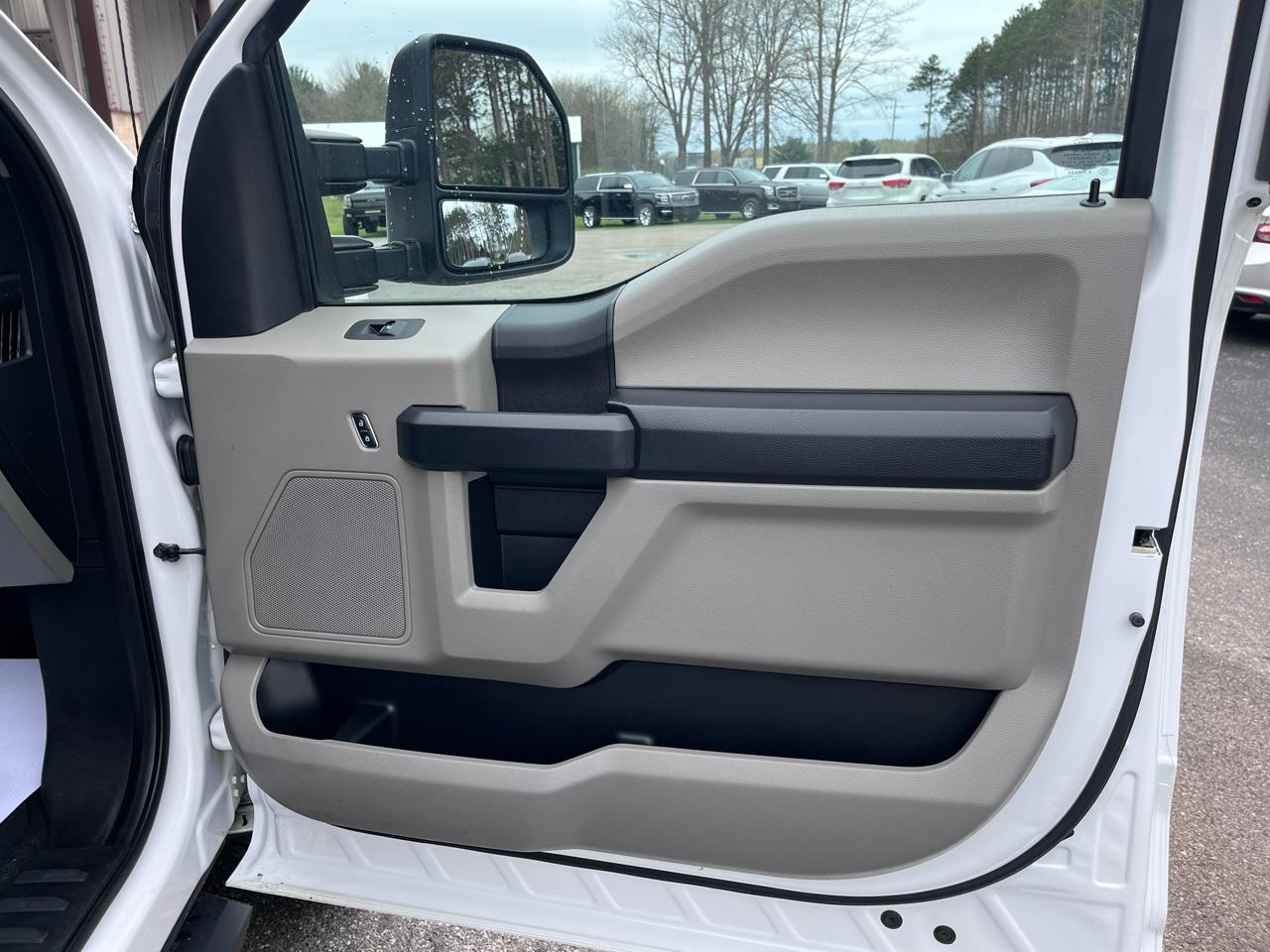 Ford Super Duty F-250 SRW XL 4WD Crew Cab 6.75' Box 2017