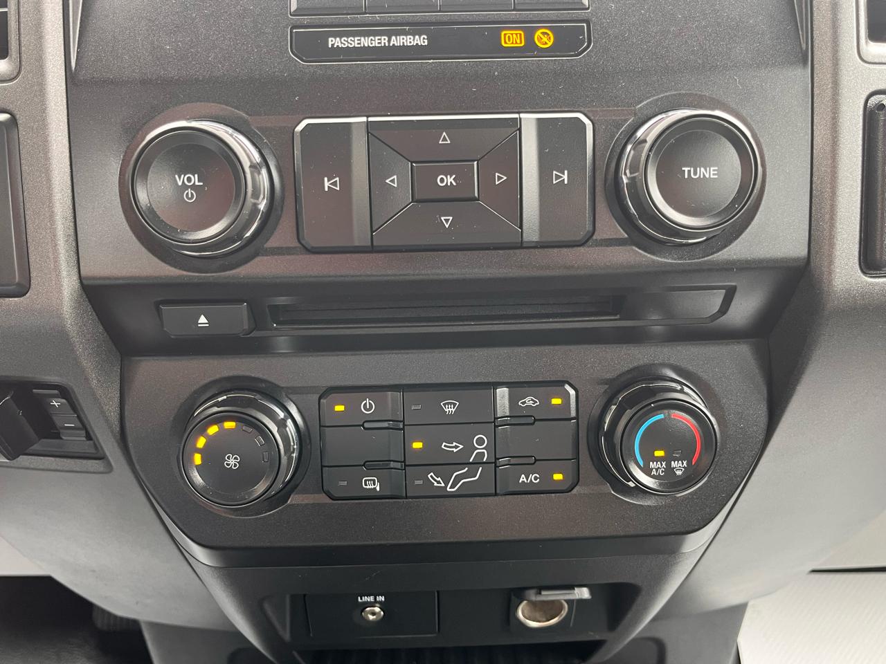 Ford Super Duty F-250 SRW XL 4WD Crew Cab 6.75' Box 2017