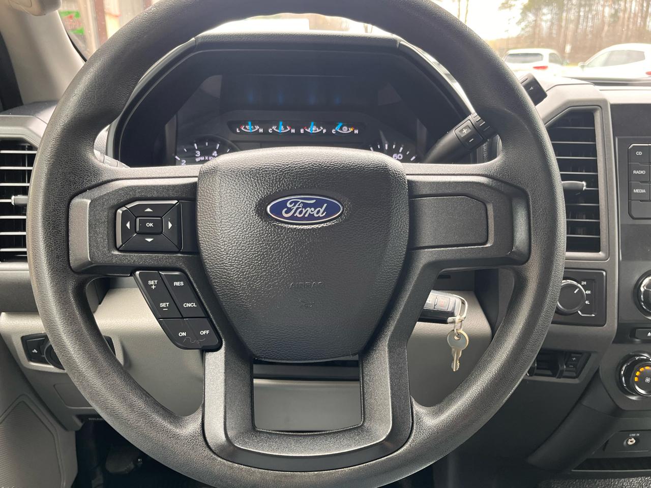 Ford Super Duty F-250 SRW XL 4WD Crew Cab 6.75' Box 2017