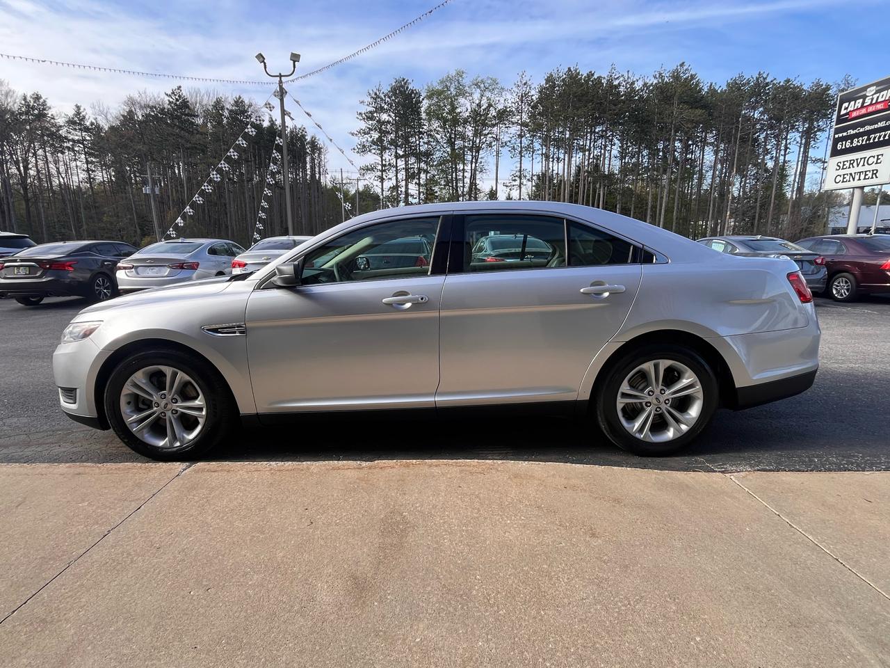 Ford Taurus 4dr Sdn SE FWD 2015