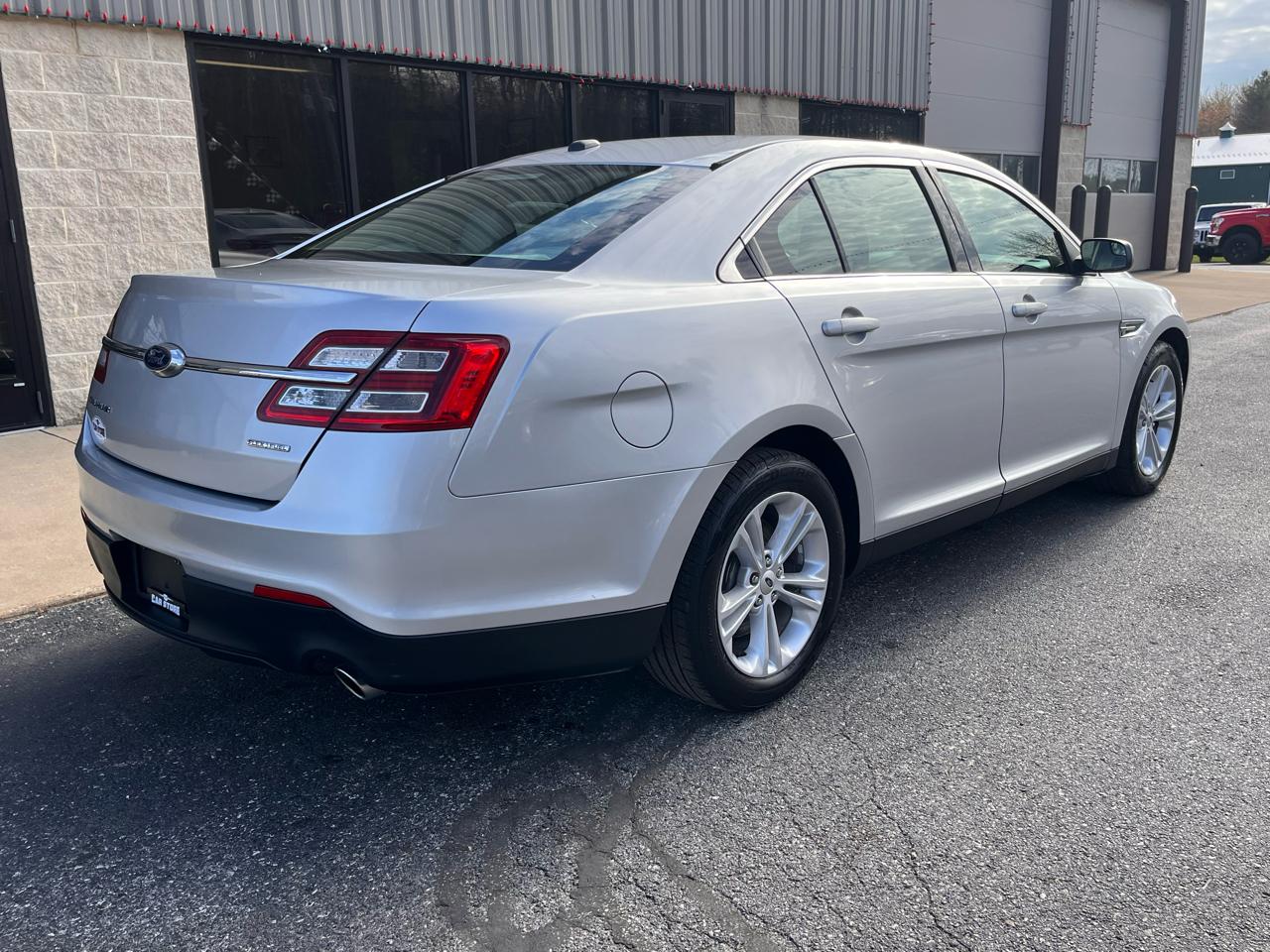 Ford Taurus 4dr Sdn SE FWD 2015