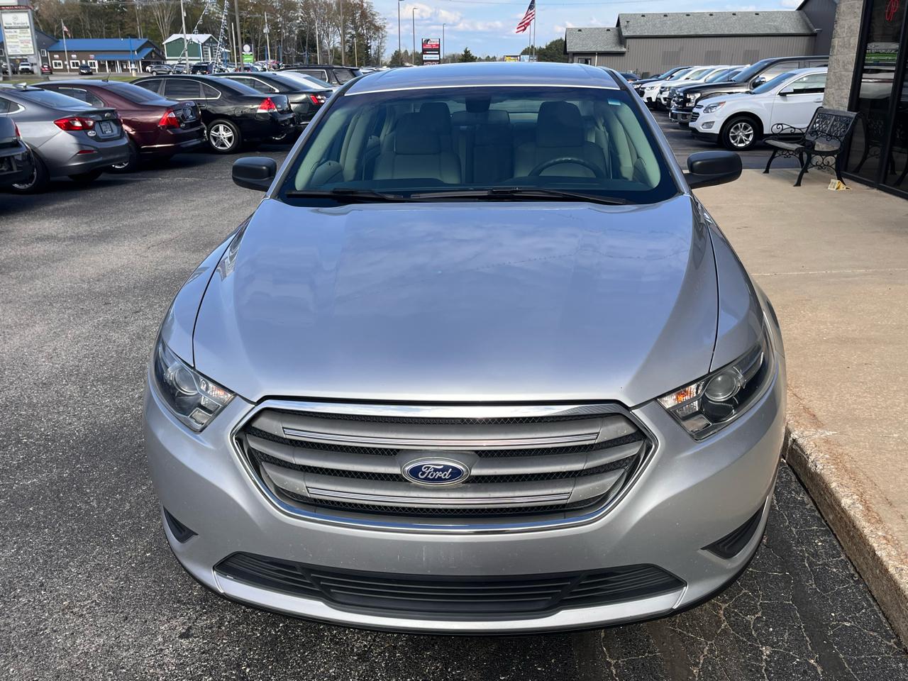 Ford Taurus 4dr Sdn SE FWD 2015