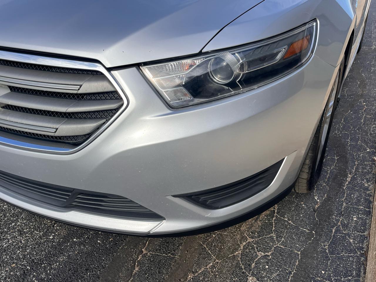 Ford Taurus 4dr Sdn SE FWD 2015