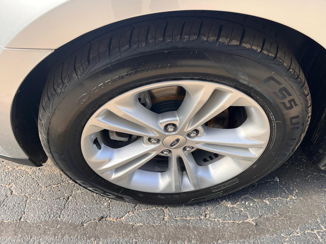 Ford Taurus 4dr Sdn SE FWD 2015