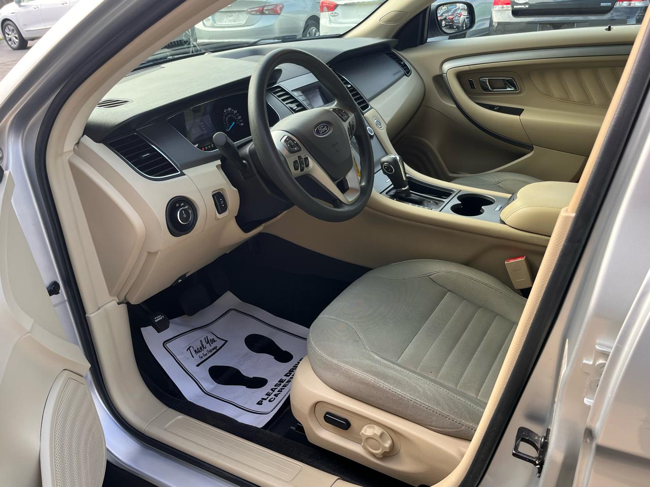 Ford Taurus 4dr Sdn SE FWD 2015