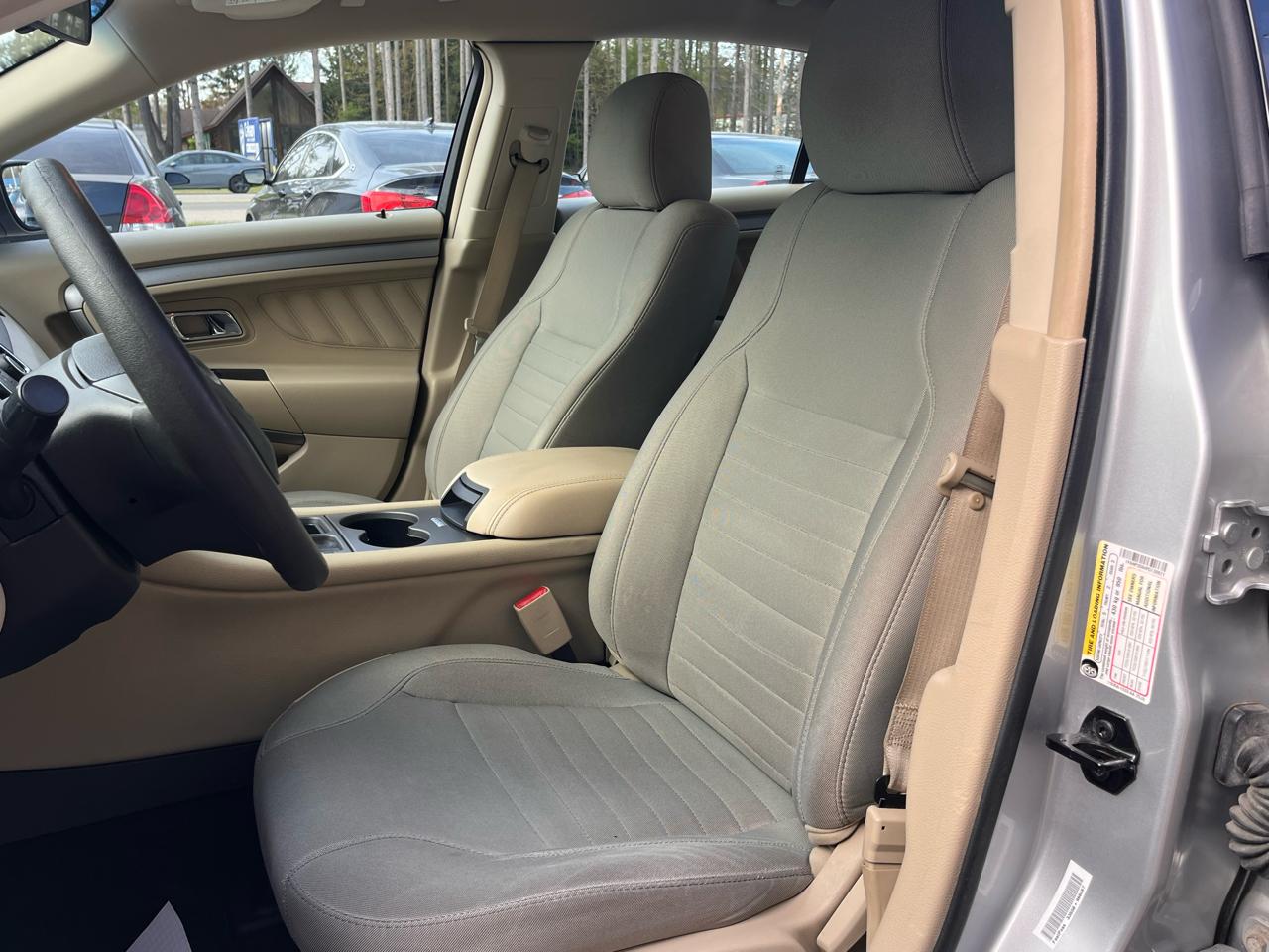 Ford Taurus 4dr Sdn SE FWD 2015