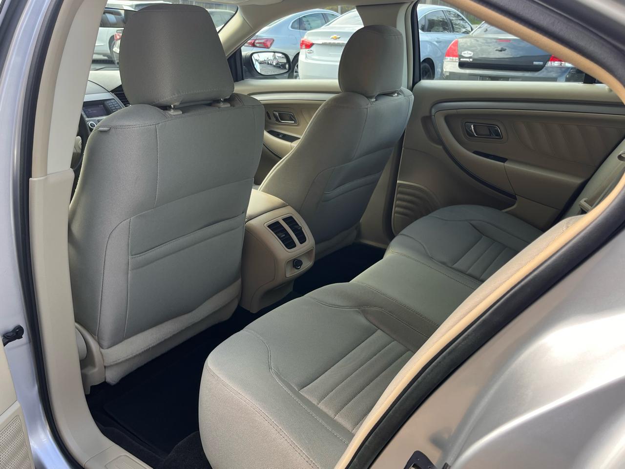 Ford Taurus 4dr Sdn SE FWD 2015