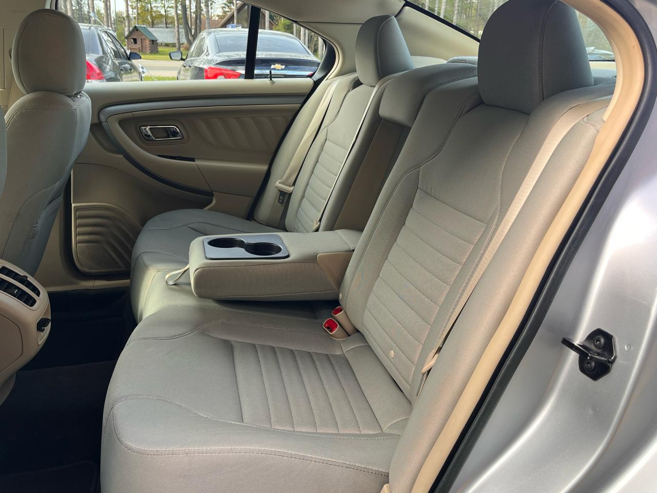 Ford Taurus 4dr Sdn SE FWD 2015