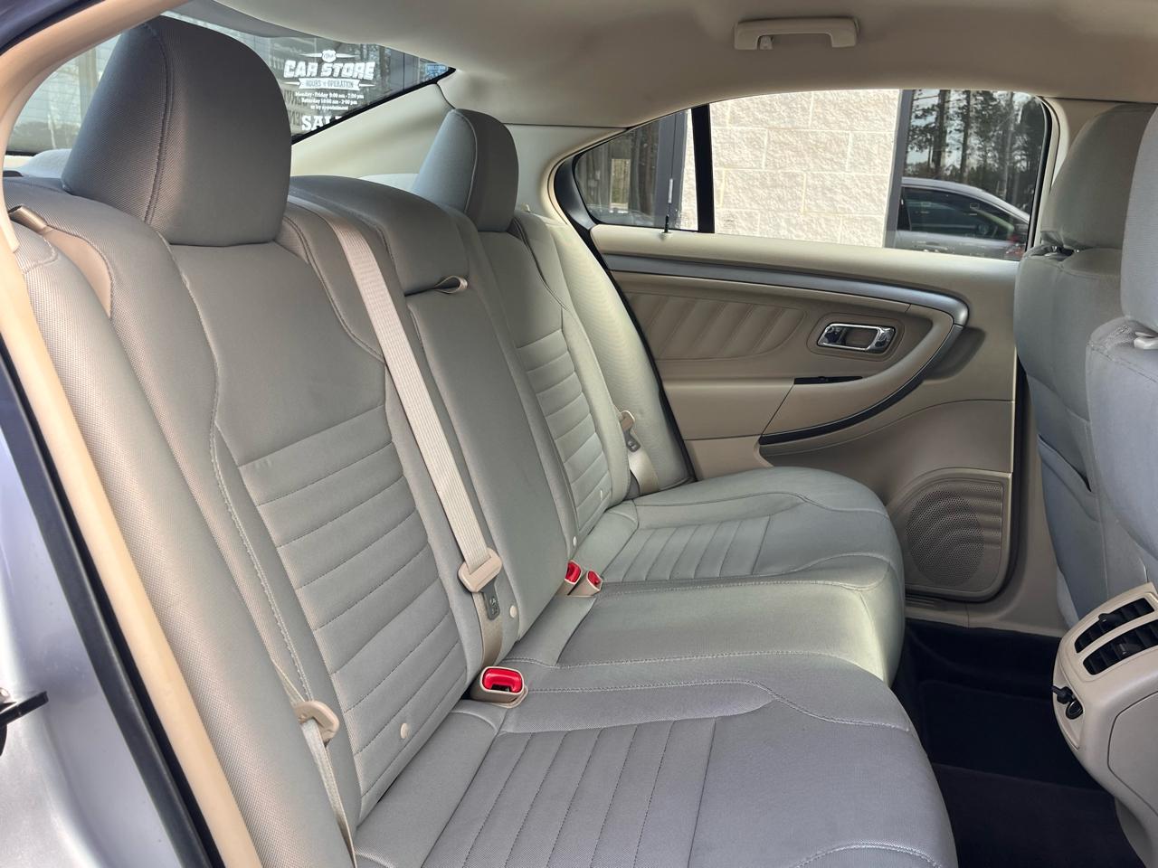Ford Taurus 4dr Sdn SE FWD 2015
