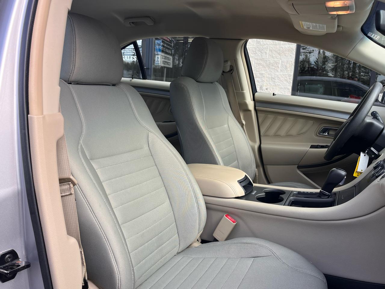 Ford Taurus 4dr Sdn SE FWD 2015