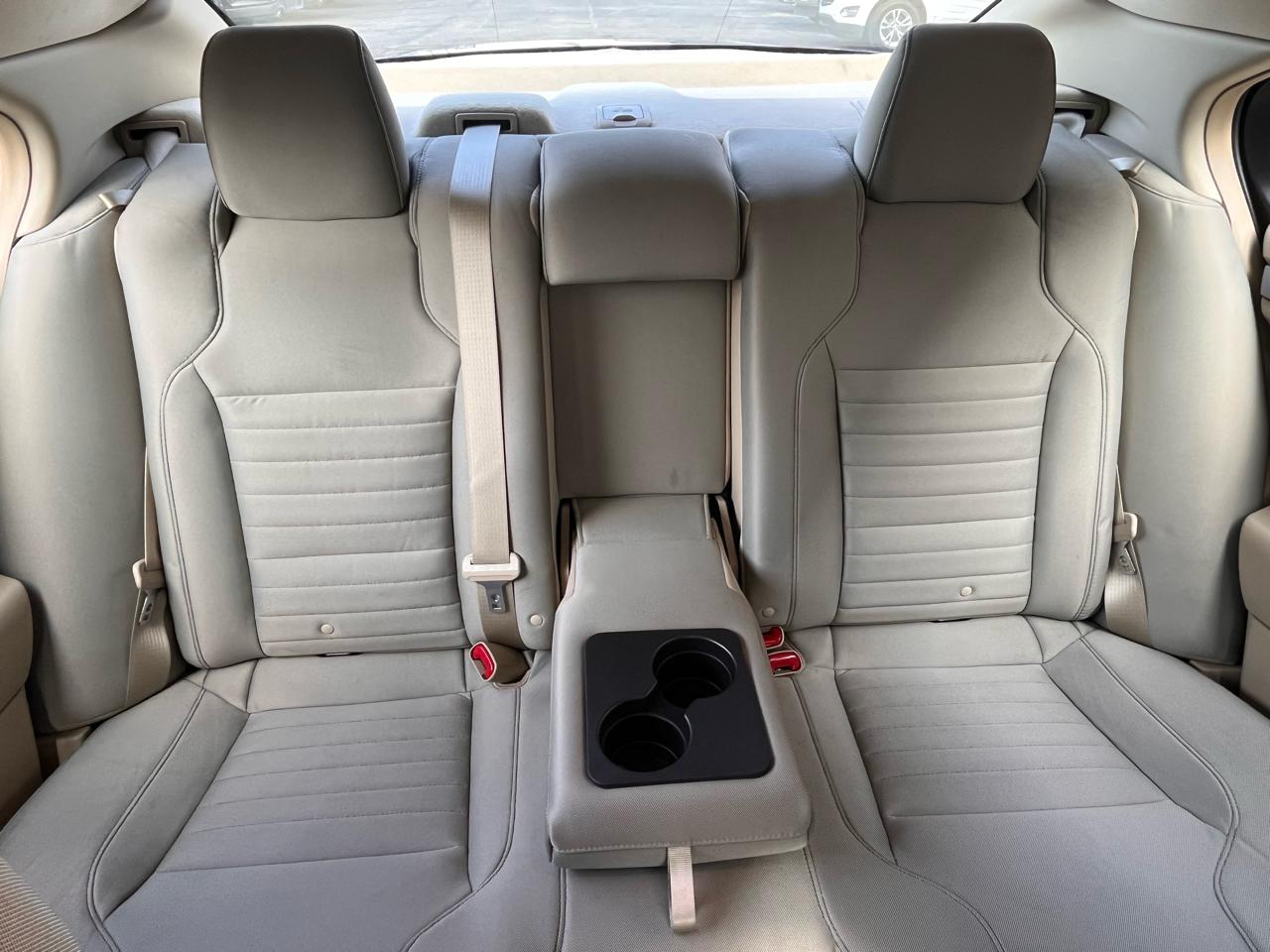 Ford Taurus 4dr Sdn SE FWD 2015