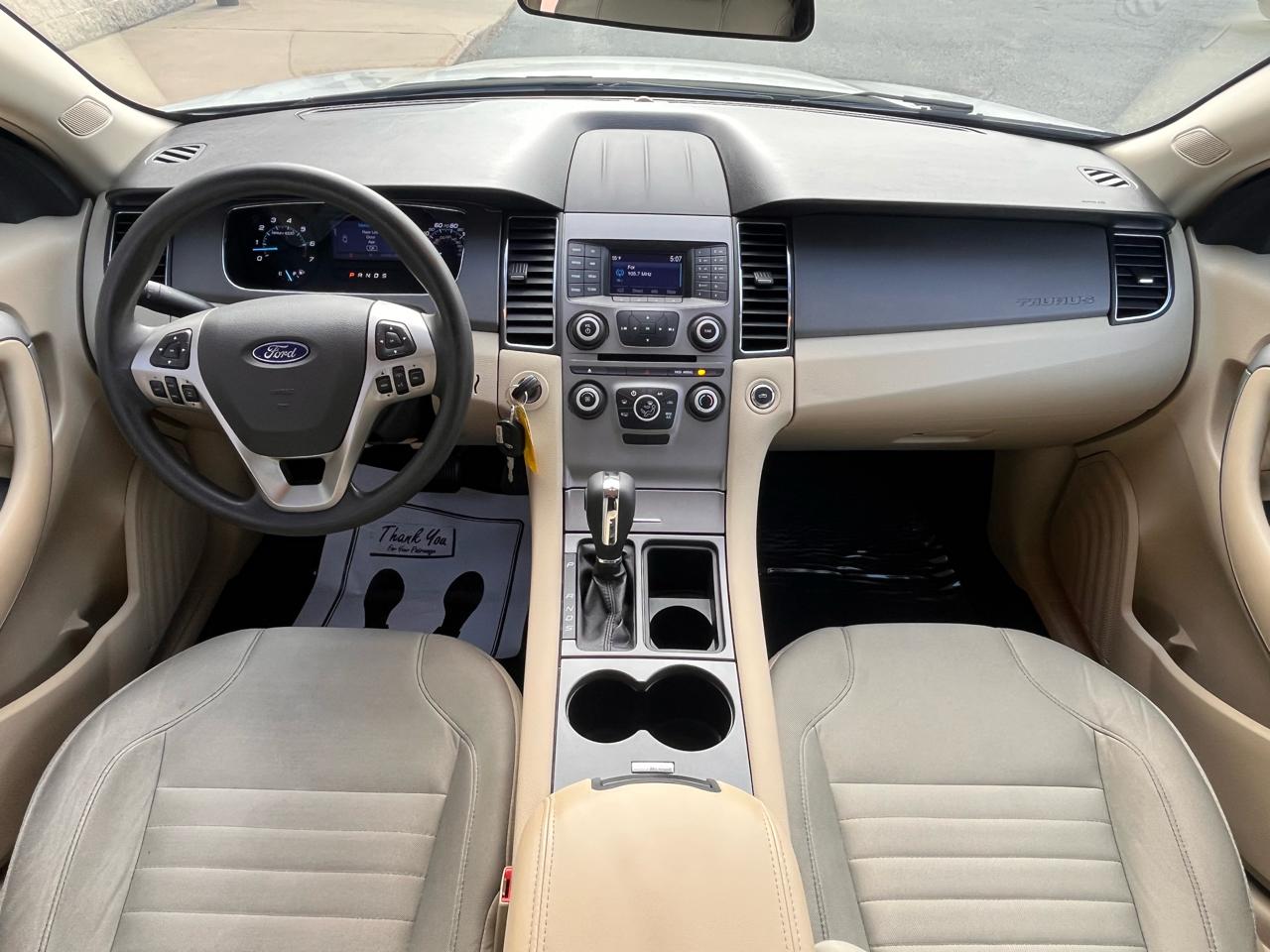 Ford Taurus 4dr Sdn SE FWD 2015
