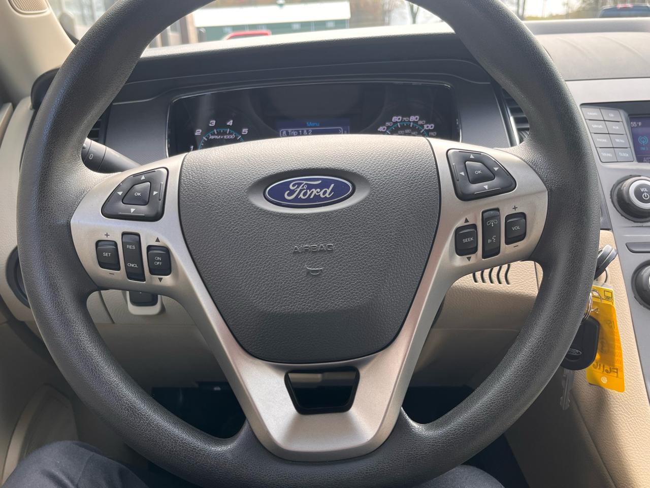 Ford Taurus 4dr Sdn SE FWD 2015