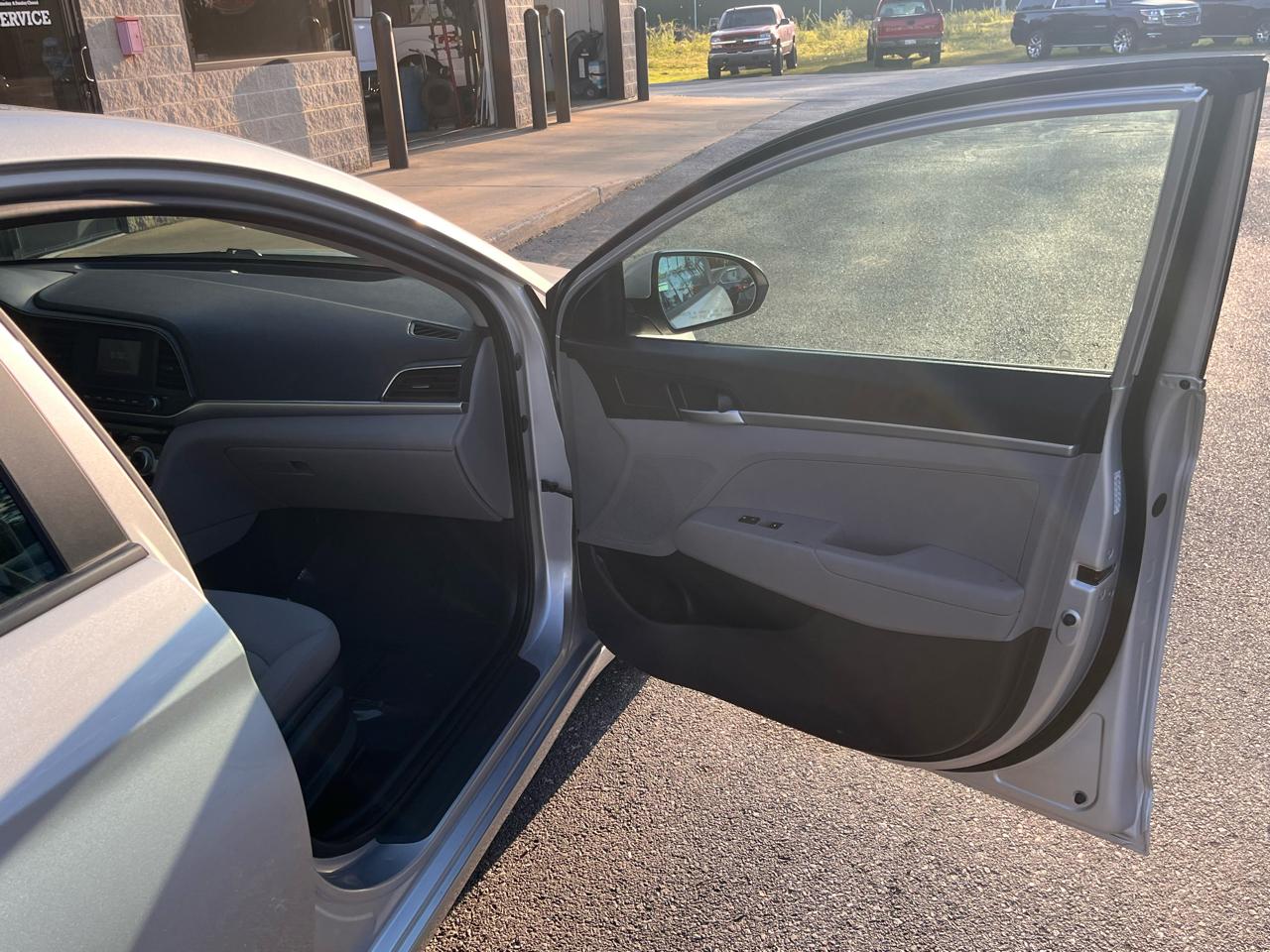 Hyundai Elantra SE Auto 2019