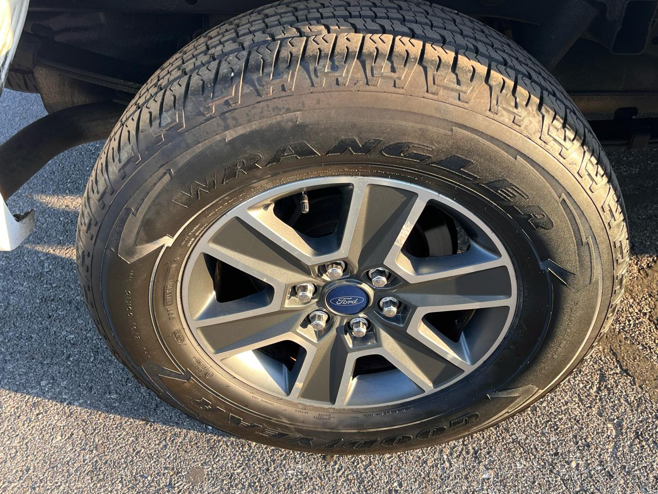 Ford F-150 4WD SuperCrew 145" XLT 2016