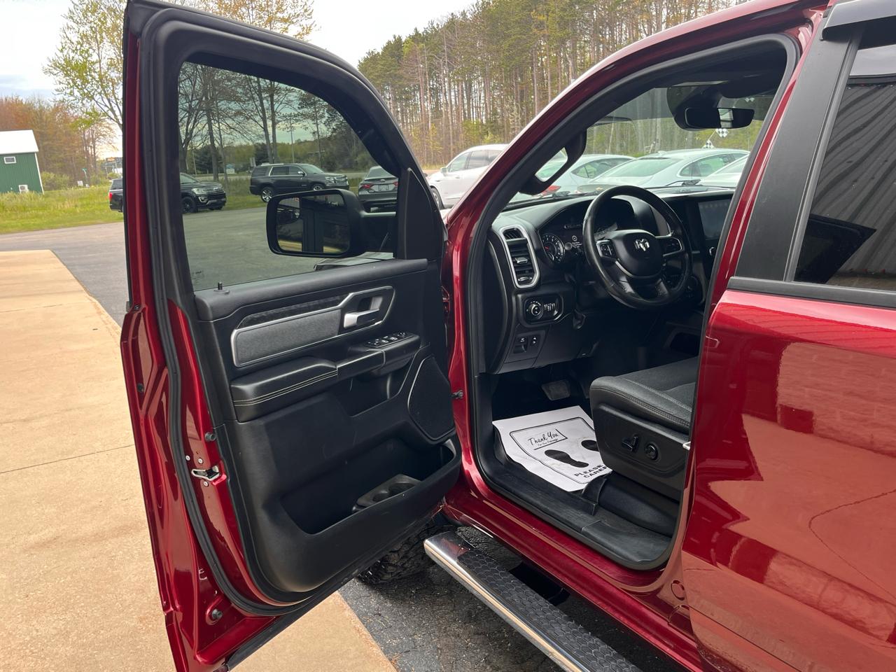 RAM 1500 Big Horn 4x4 Crew Cab 5'7" Box 2019