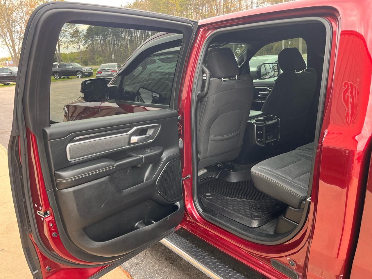 RAM 1500 Big Horn 4x4 Crew Cab 5'7" Box 2019