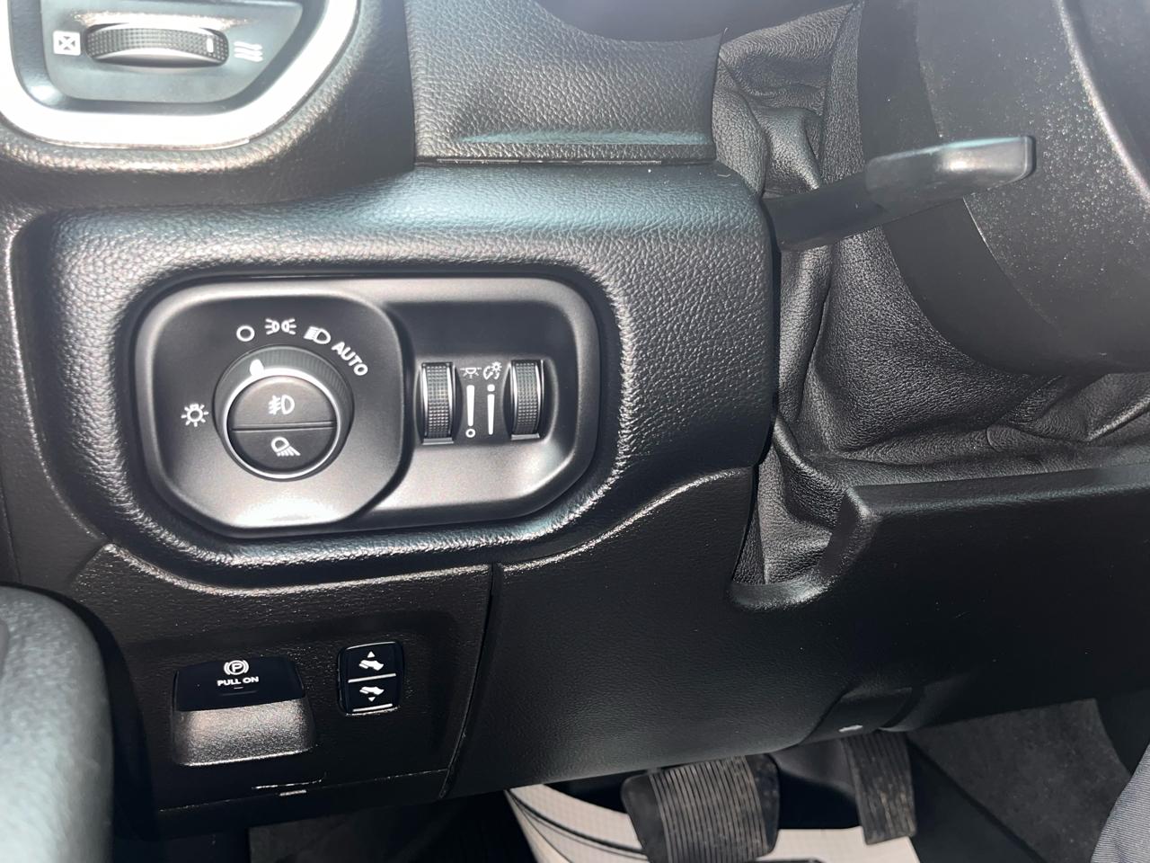RAM 1500 Big Horn 4x4 Crew Cab 5'7" Box 2019