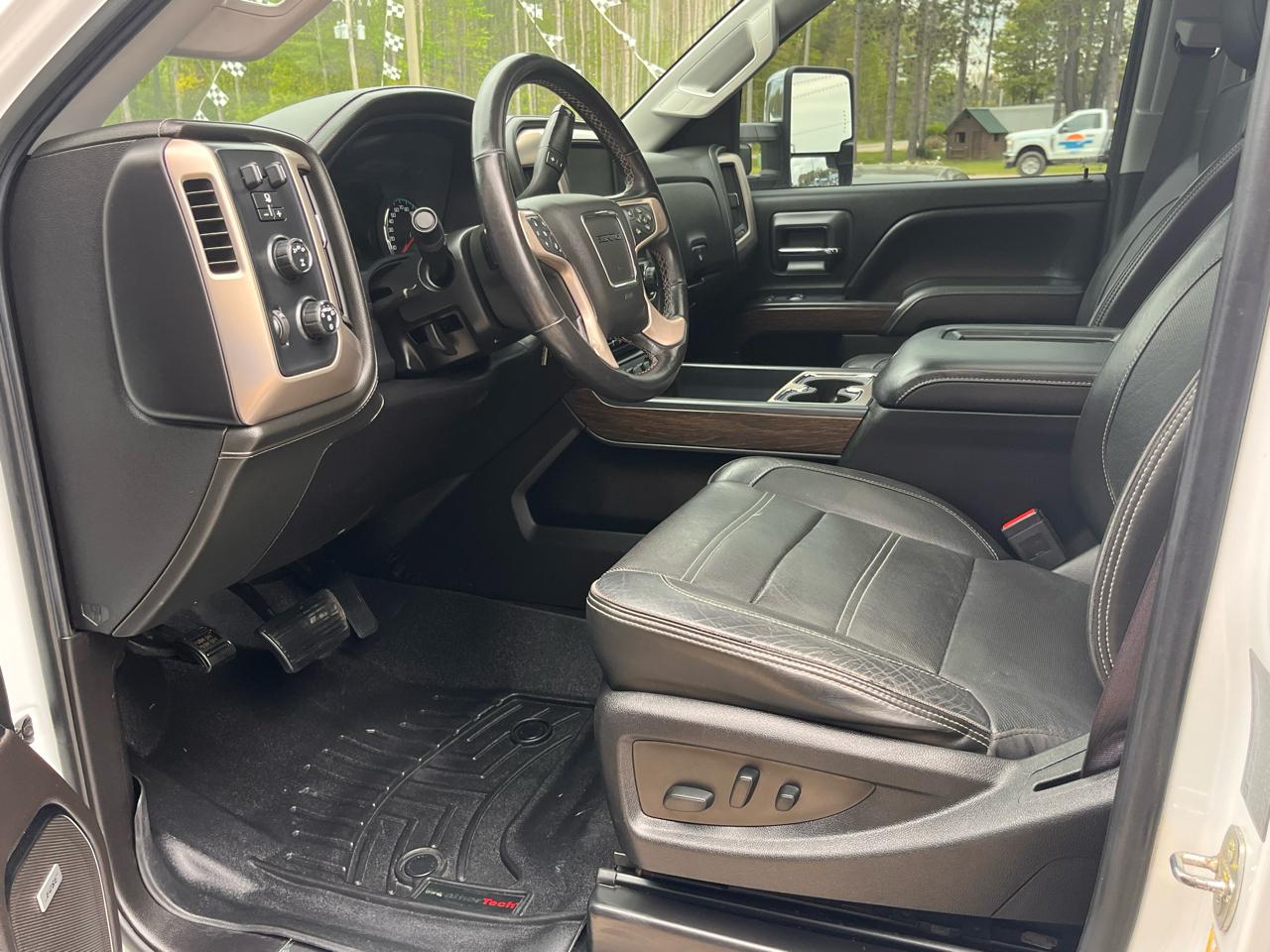 GMC Sierra 3500HD 4WD Crew Cab 153.7" Denali 2017