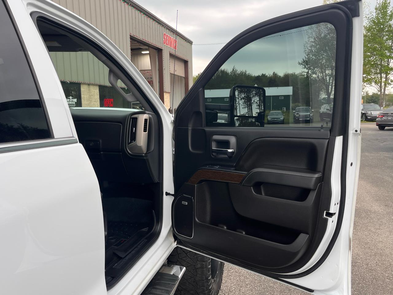 GMC Sierra 3500HD 4WD Crew Cab 153.7" Denali 2017
