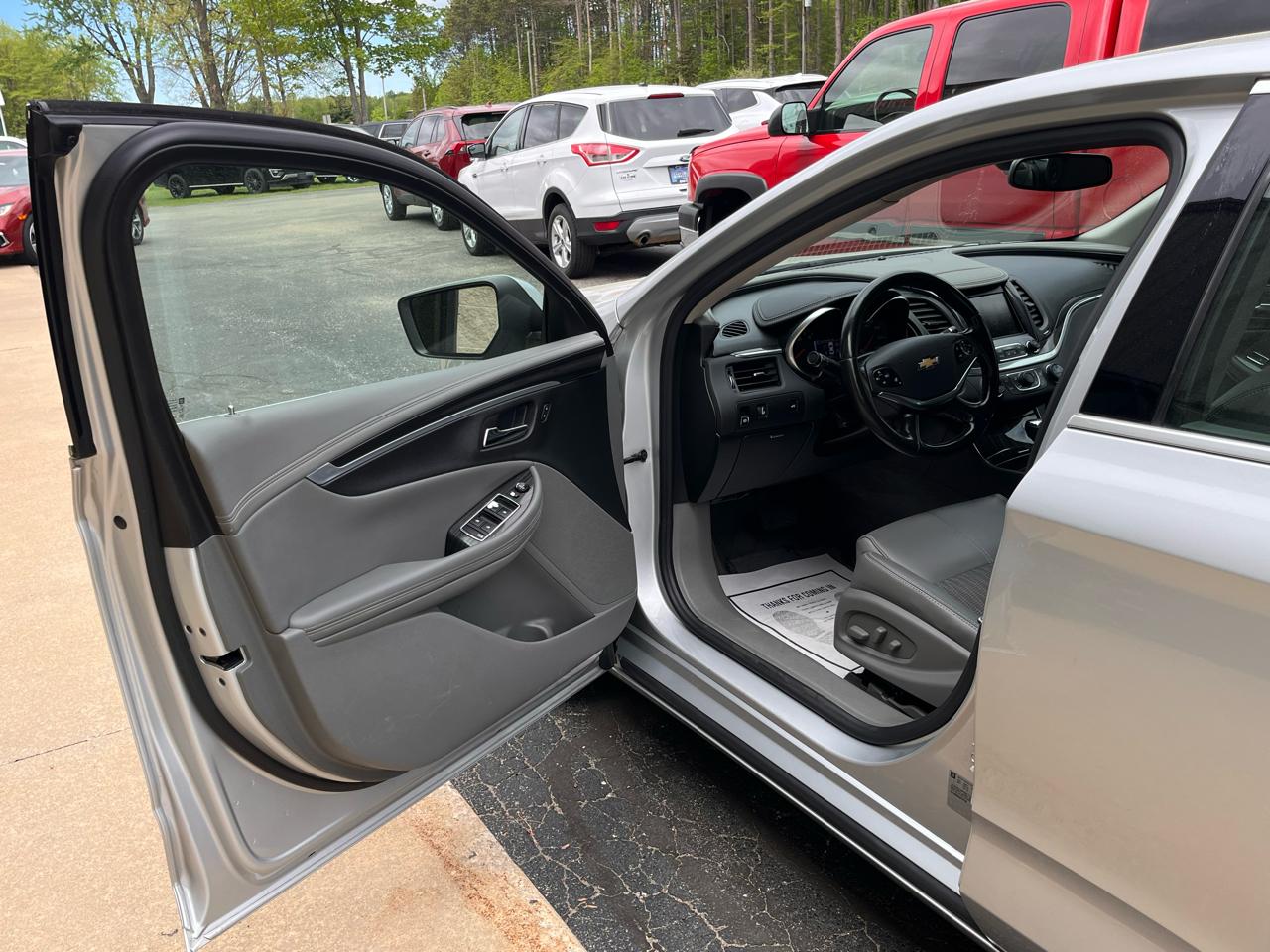 Chevrolet Impala 4dr Sdn LT w/1LT 2018